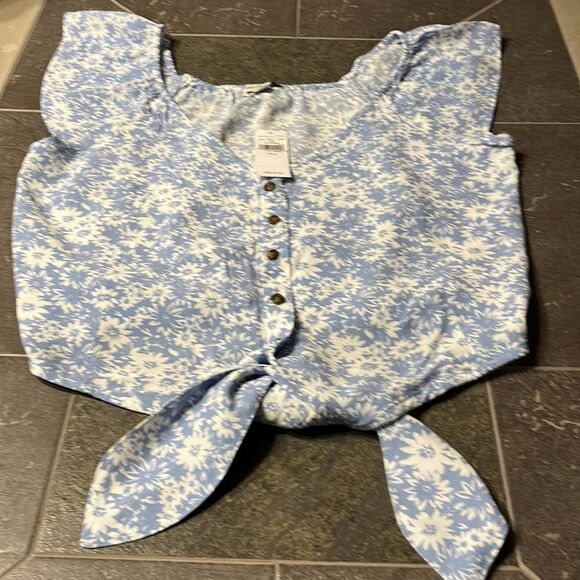 American Eagle Outfitters Tops - American Eagle summer floral top size small.